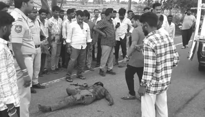 మరికల్-దేవరకద్ర రహదారిపై రోడ్డు ప్రమాదం మరికల్-దేవరకద్ర రహదారిపై రోడ్డు ప్రమాదం