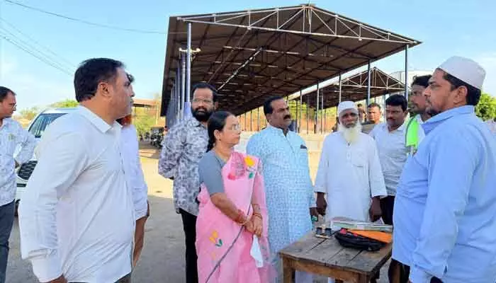 నగర పరిశుభ్రతే లక్ష్యం.. అధికారులతో కలిసి క్షేత్రస్థాయిలో మేయర్ సమీక్ష నగర పరిశుభ్రతే లక్ష్యం.. అధికారులతో కలిసి క్షేత్రస్థాయిలో మేయర్ సమీక్ష