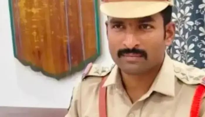 పేకాట స్థావరంపై పోలీసుల దాడి పేకాట స్థావరంపై పోలీసుల దాడి