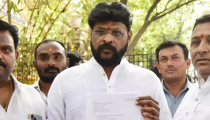 రాధాకిషన్రావు ఆస్తులపై విచారణ జరపాల్సిందే: చికోటి ప్రవీణ్ రాధాకిషన్రావు ఆస్తులపై విచారణ జరపాల్సిందే: చికోటి ప్రవీణ్