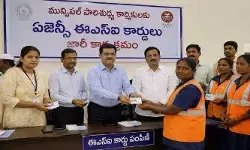 ESI కార్డుల జారీలో ఏజెన్సీ ఇష్టారాజ్యం.. తప్పుల కార్డులతో దిక్కుతోచని స్థితిలో పారిశుద్ధ్య కార్మికులు ESI కార్డుల జారీలో ఏజెన్సీ ఇష్టారాజ్యం.. తప్పుల కార్డులతో దిక్కుతోచని స్థితిలో పారిశుద్ధ్య కార్మికులు
