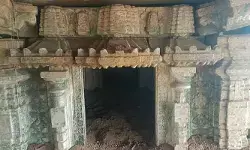 పురాతన వేణుగోపాల స్వామి ఆలయంలో గుప్త నిధుల తవ్వకాలు.. ఆలస్యంగా వెలుగులోకి!? పురాతన వేణుగోపాల స్వామి ఆలయంలో గుప్త నిధుల తవ్వకాలు.. ఆలస్యంగా వెలుగులోకి!?