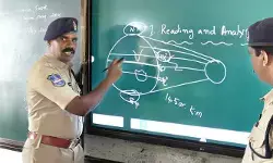 ఉపాధ్యాయుడిగా మారిన సూర్యాపేట ఎస్పీ నరసింహ.. విద్యార్థులకు స్వయంగా పాఠాలు బోధన!