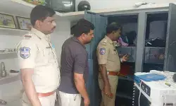 ఊరికి వెళ్లిన వేళ చోరీ..!