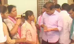 రైతు కుటుంబానికి కేటీఆర్ రూ. 3 లక్షల ఆర్థిక సహాయం..