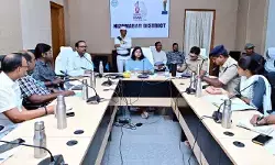 నీట్ పరీక్షకు ఏర్పాట్లు పూర్తి : అధికారులతో కలెక్టర్ సమీక్ష