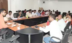 ‘బీఎల్‌వోలు క్షేత్రస్థాయిలో ప్రతి ఇంటికి వెళ్లాలి’: కేఎంసీ కమిషనర్