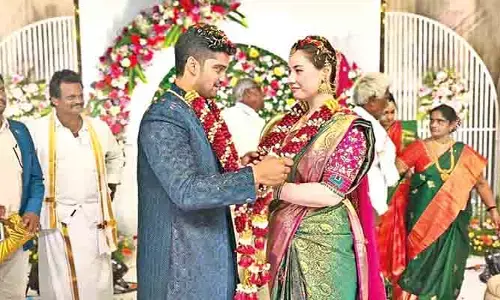 ఎల్లలు దాటిన ప్రేమ.. పెళ్లితో ఒక్కటైన జంట