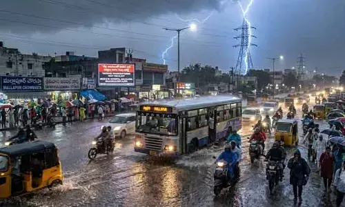 హైదరాబాద్‌ను ముంచెత్తుతున్న భారీ వర్షాలు.. రాగల గంటలో ఈ ప్రాంతాలకు అలెర్ట్