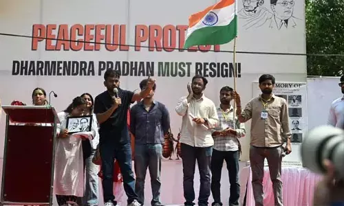 ధర్మేంద్ర ప్రధాన్‌ రాజీనామా చేసే వరకు జంతర్‌మంతర్‌ని వదిలివెళ్లేది లేదు: కాక్రోచ్ పార్టీ చీఫ్