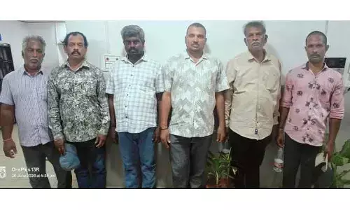 పేకాట స్థావరంపై పోలీసుల దాడి.. ఆరుగురి అరెస్ట్
