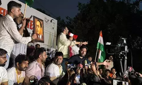 అర్థరాత్రి దాటినా కొనసాగుతున్న CJP ధర్నా.. ధర్మేంద్ర ప్రధాన్ రాజీనామాకు పట్టు