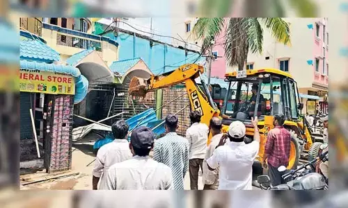 గంజాయి డాన్ ఇంటిపై బుల్డోజర్స్