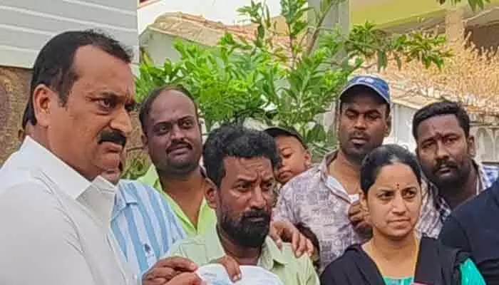 మానవత్వం చాటుకున్న బండ్ల గణేష్ మానవత్వం చాటుకున్న బండ్ల గణేష్