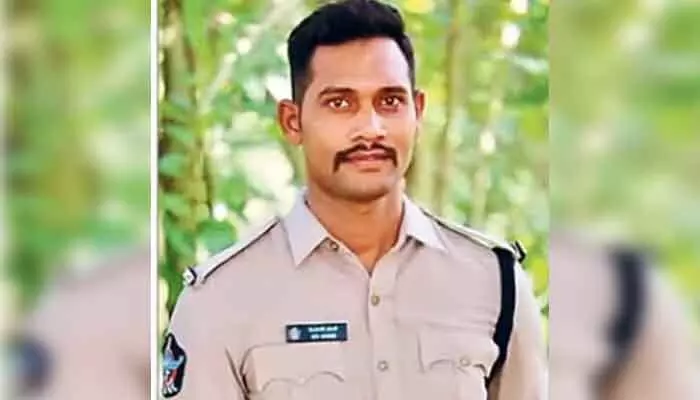 గోదావరిలో ఏపీఎస్పీ కానిస్టేబుల్ ఆత్మహత్య.. ఎట్టకేలకు దొరికిన డెడ్ బాడీ గోదావరిలో ఏపీఎస్పీ కానిస్టేబుల్ ఆత్మహత్య.. ఎట్టకేలకు దొరికిన డెడ్ బాడీ