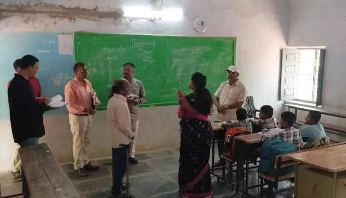 స్కూళ్లను తనిఖీ చేసిన కలెక్టర్ స్నేహ శబరీష్ స్కూళ్లను తనిఖీ చేసిన కలెక్టర్ స్నేహ శబరీష్