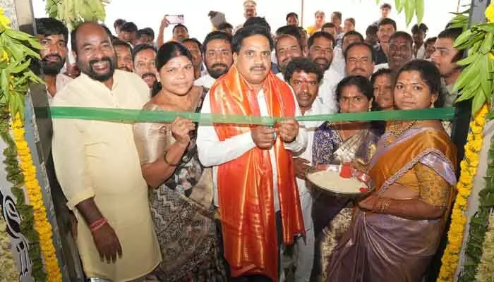 రహదారుల అభివృద్ధికి భారీ నిధులు: ఎమ్మెల్యే రహదారుల అభివృద్ధికి భారీ నిధులు: ఎమ్మెల్యే