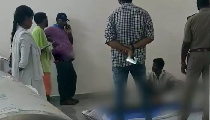 విశాఖ ఎయిర్పోర్టులో సెక్యూరిటీ సిబ్బంది ఆత్మహత్య విశాఖ ఎయిర్పోర్టులో సెక్యూరిటీ సిబ్బంది ఆత్మహత్య