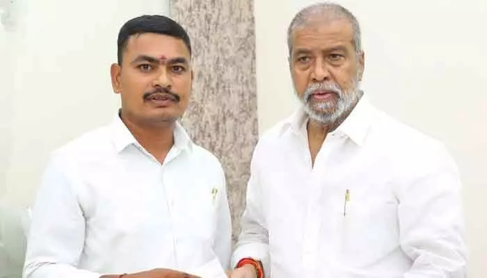 డయాలసిస్ కేంద్రాన్ని ఏర్పాటు చేయాలని మంత్రికి వినతి.. డయాలసిస్ కేంద్రాన్ని ఏర్పాటు చేయాలని మంత్రికి వినతి..
