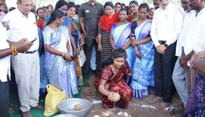 మహిళా సంఘాలు గ్రామీణ అభివృద్ధికి వెన్నెముక మహిళా సంఘాలు గ్రామీణ అభివృద్ధికి వెన్నెముక