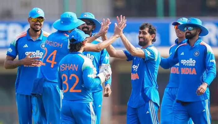 IND vs AFG 3rd ODI: రెచ్చిపోయిన ప్రసిద్ద్ కృష్ణ.. ఆఫ్ఘనిస్తాన్ ఆలౌట్ IND vs AFG 3rd ODI: రెచ్చిపోయిన ప్రసిద్ద్ కృష్ణ.. ఆఫ్ఘనిస్తాన్ ఆలౌట్