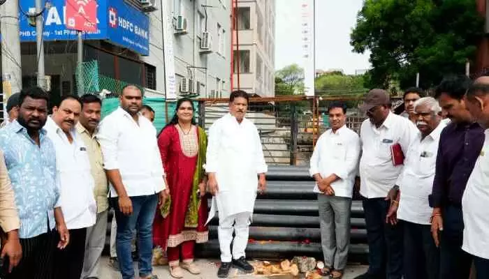అభివృద్ధి పనులను ప్రారంభించిన చేసిన ఎమ్మెల్యే మాధవరం అభివృద్ధి పనులను ప్రారంభించిన చేసిన ఎమ్మెల్యే మాధవరం