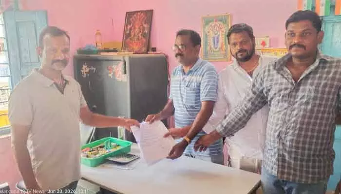 కమ్మర్పల్లి సొసైటీ డైరెక్టర్లు మూకుమ్మడి రాజీనామా కమ్మర్పల్లి సొసైటీ డైరెక్టర్లు మూకుమ్మడి రాజీనామా