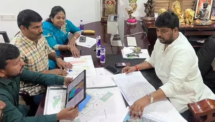 కృష్ణకాంత్ పార్క్ అభివృద్ధిపై సమీక్ష సమావేశం నిర్వహించిన జూబ్లీహిల్స్ ఎమ్మెల్యే కృష్ణకాంత్ పార్క్ అభివృద్ధిపై సమీక్ష సమావేశం నిర్వహించిన జూబ్లీహిల్స్ ఎమ్మెల్యే