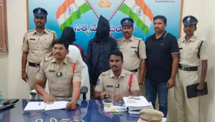 దొంగతనం కేసును ఛేదించిన పోలీసులు దొంగతనం కేసును ఛేదించిన పోలీసులు