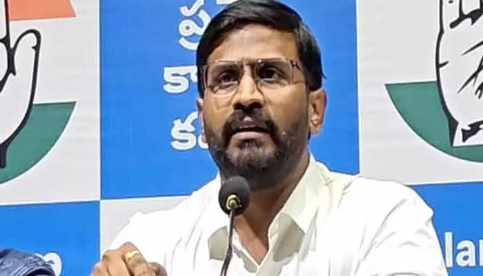 బీజేపీ ఎంపీ తేజస్వి సూర్యను అడ్డుకుంటాం: ప్రభుత్వ విప్ బల్మూర్ వెంకట్ బీజేపీ ఎంపీ తేజస్వి సూర్యను అడ్డుకుంటాం: ప్రభుత్వ విప్ బల్మూర్ వెంకట్
