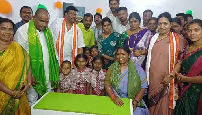 ఇందిరమ్మ రాజ్యంతోనే పేదల కలలు సాకారం: మంత్రి సీతక్క ఇందిరమ్మ రాజ్యంతోనే పేదల కలలు సాకారం: మంత్రి సీతక్క