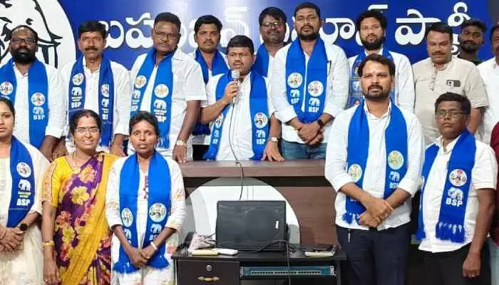 నిరుద్యోగులను కాంగ్రెస్ మోసం చేసింది నిరుద్యోగులను కాంగ్రెస్ మోసం చేసింది