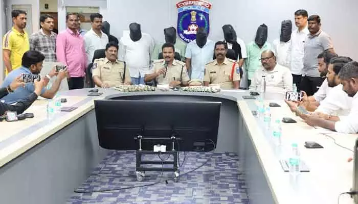 సైబర్ మోసాలకు పాల్పడుతున్న ఏడుగురు వ్యక్తులు అరెస్ట్.. సైబర్ మోసాలకు పాల్పడుతున్న ఏడుగురు వ్యక్తులు అరెస్ట్..