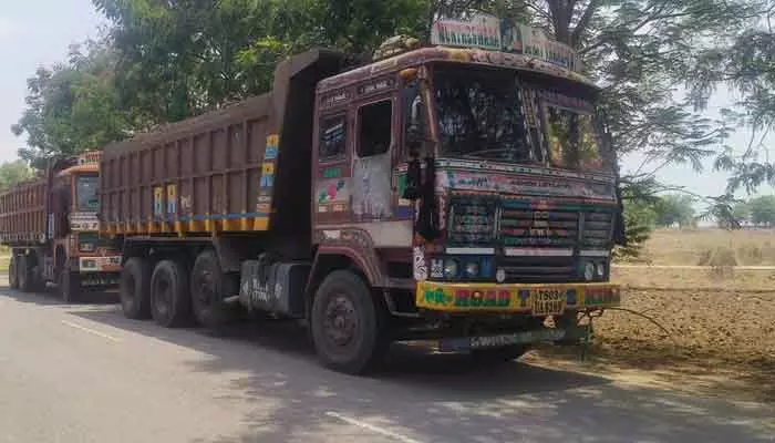 జోరుగా మట్టి మాఫియా.. చోద్యం చూస్తున్న మైనింగ్ శాఖ అధికారులు జోరుగా మట్టి మాఫియా.. చోద్యం చూస్తున్న మైనింగ్ శాఖ అధికారులు