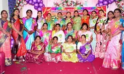 జ్ఞాపకాల జడిలో అభినందనల వేడుక.. ఘనంగా పూర్వ విద్యార్థుల ఆత్మీయ సమ్మేళనం జ్ఞాపకాల జడిలో అభినందనల వేడుక.. ఘనంగా పూర్వ విద్యార్థుల ఆత్మీయ సమ్మేళనం