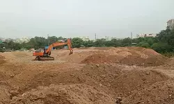 రెవెన్యూ అధికారుల అలసత్వం.. కబ్జాదారులకు వరం రెవెన్యూ అధికారుల అలసత్వం.. కబ్జాదారులకు వరం