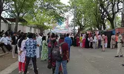 నీట్ విద్యార్థి కోసం రాష్ట్రపతి నిలయం గేట్లు ఓపెన్.. నీట్ విద్యార్థి కోసం రాష్ట్రపతి నిలయం గేట్లు ఓపెన్..