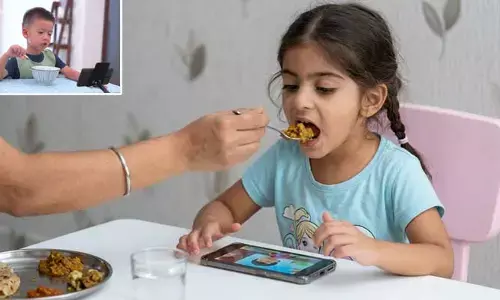 Technology : ఫోన్ అడిక్షన్.. ‘స్మార్ట్ జాంబీ’లుగా మారుతున్న పిల్లలు!