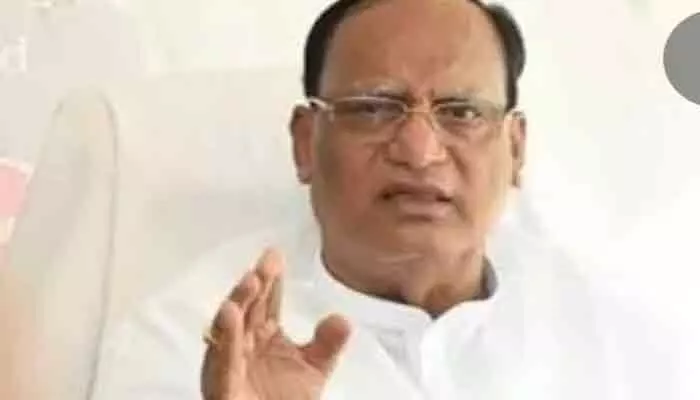 రాజకీయాల్లో 99 శాతం మంది అవినీతిపరులే.. గుత్తా సుఖేందర్ రెడ్డి సంచలన వ్యాఖ్యలు రాజకీయాల్లో 99 శాతం మంది అవినీతిపరులే.. గుత్తా సుఖేందర్ రెడ్డి సంచలన వ్యాఖ్యలు