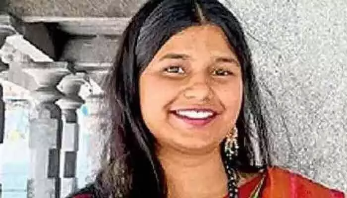 స్కూటీని ఢీకొట్టిన ఆర్టీసీ బస్సు.. యువతి దుర్మరణం స్కూటీని ఢీకొట్టిన ఆర్టీసీ బస్సు.. యువతి దుర్మరణం