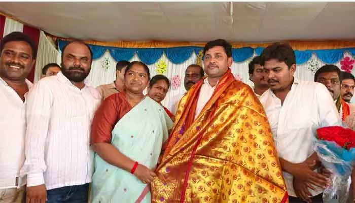 మంత్రి సీతక్కను కలిసిన ములుగు జిల్లా మైనారిటీ సెల్ అధ్యక్షుడు మంత్రి సీతక్కను కలిసిన ములుగు జిల్లా మైనారిటీ సెల్ అధ్యక్షుడు
