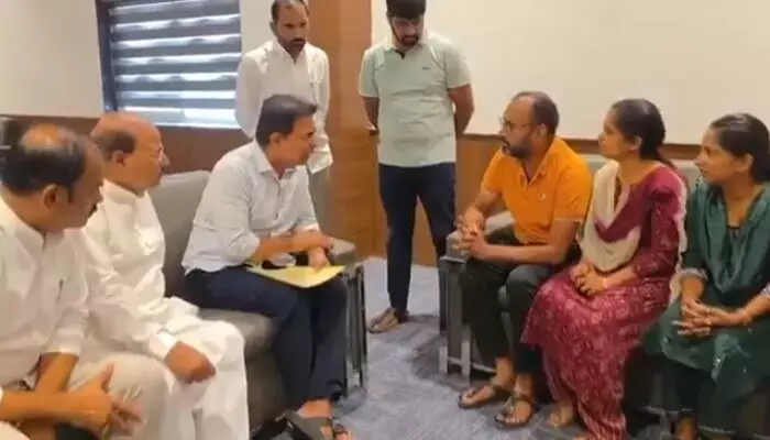 ఫిన్లాండ్లో హైదరాబాద్ విద్యార్థి అదృశ్యం.. బాధిత కుటుంబానికి కేటీఆర్ భరోసా ఫిన్లాండ్లో హైదరాబాద్ విద్యార్థి అదృశ్యం.. బాధిత కుటుంబానికి కేటీఆర్ భరోసా