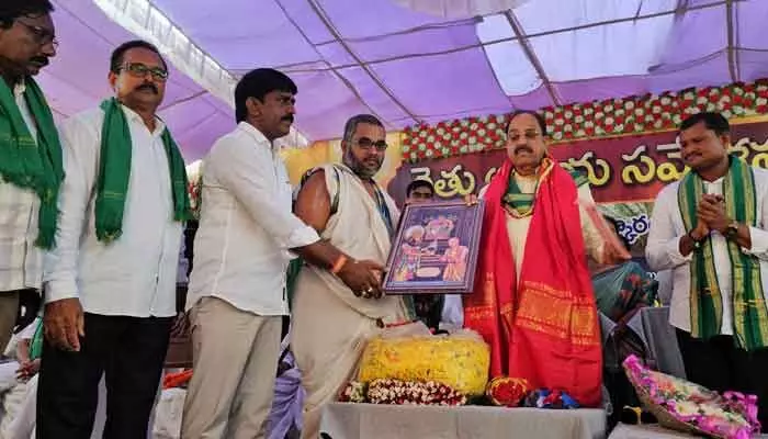 భద్రాద్రిలో భూవరాహ యజ్ఞం.. మంత్రి తుమ్మలకు ఆహ్వానం భద్రాద్రిలో భూవరాహ యజ్ఞం.. మంత్రి తుమ్మలకు ఆహ్వానం