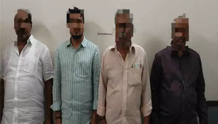 నకిలీ ఆస్తి పత్రాలతో కోట్ల విలువైన భూ విక్రయానికి స్కెచ్.. నలుగురు అరెస్ట్ నకిలీ ఆస్తి పత్రాలతో కోట్ల విలువైన భూ విక్రయానికి స్కెచ్.. నలుగురు అరెస్ట్
