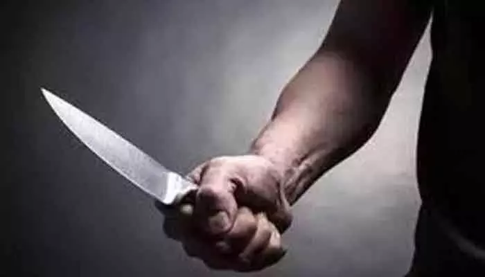కోడి కత్తితో వ్యక్తి దారుణ హత్య.. కోడి కత్తితో వ్యక్తి దారుణ హత్య..