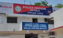 కత్తితో వ్యక్తిపై దాడి.. ముగ్గురిపై కేసు నమోదు కత్తితో వ్యక్తిపై దాడి.. ముగ్గురిపై కేసు నమోదు