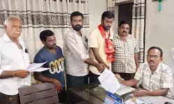 పాత పద్ధతిలోనే రైతులకు యూరియా అందజేయాలి.. వినతిపత్రం అందజేత పాత పద్ధతిలోనే రైతులకు యూరియా అందజేయాలి.. వినతిపత్రం అందజేత