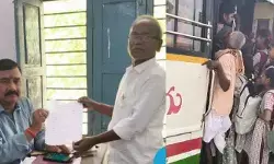 బడి పిల్లలకు బస్సు కష్టాలు.. 90 మందికి ఒకే బస్సు బడి పిల్లలకు బస్సు కష్టాలు.. 90 మందికి ఒకే బస్సు