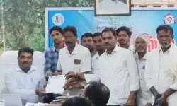 త్రిబుల్ ఆర్ బాధిత రైతులు ఆర్డీవోకు వినతి.. త్రిబుల్ ఆర్ బాధిత రైతులు ఆర్డీవోకు వినతి..