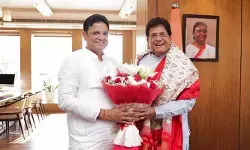 తెలంగాణ పారిశ్రామిక ప్రగతికి సహకరించండి : కేంద్రమంత్రి మంత్రి శ్రీధర్ విజ్ఞప్తి తెలంగాణ పారిశ్రామిక ప్రగతికి సహకరించండి : కేంద్రమంత్రి మంత్రి శ్రీధర్ విజ్ఞప్తి